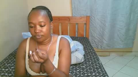 Snapshot of bellalure33 chatting on October 2025 03:14:02 PM Bella online show from October 2025 03:14:02 PM