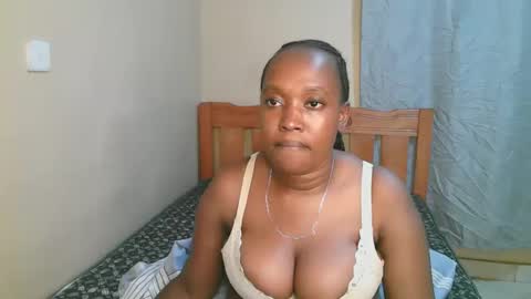 Snapshot of bellalure33 chatting on November 2025 03:47:02 PM Bella online show from November 2025 03:47:02 PM