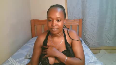 Snapshot of bellalure33 chatting on November 2025 08:53:01 PM Bella online show from November 2025 08:53:01 PM