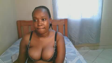 Snapshot of bellalure33 chatting on November 2025 09:41:01 AM Bella online show from November 2025 09:41:01 AM