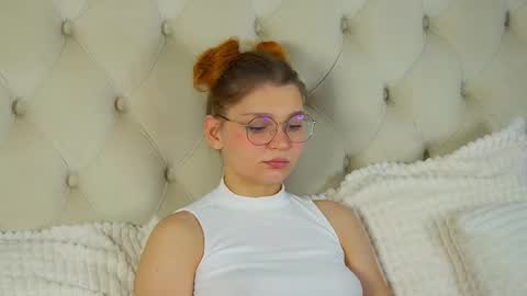 Snapshot of bellamarebelle chatting on November 2025 05:01:02 AM BellaMarebelle online show from November 2025 05:01:02 AM