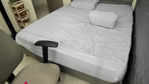 Snapshot of bellaprettty chatting on December 2024 10:18:02 PM Bella Angelycal online show from December 2024 10:18:02 PM