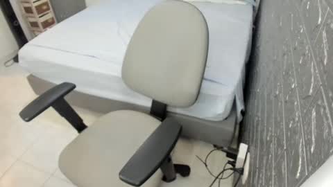 Snapshot of bellaprettty chatting on December 2024 04:39:01 PM Bella Angelycal online show from December 2024 04:39:01 PM