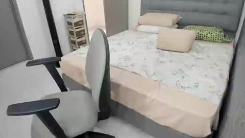 Snapshot of bellaprettty chatting on January 2025 05:45:02 PM Bella Angelycal online show from January 2025 05:45:02 PM