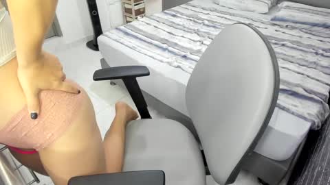 Snapshot of bellaprettty chatting on January 2025 12:49:02 PM Bella Angelycal online show from January 2025 12:49:02 PM