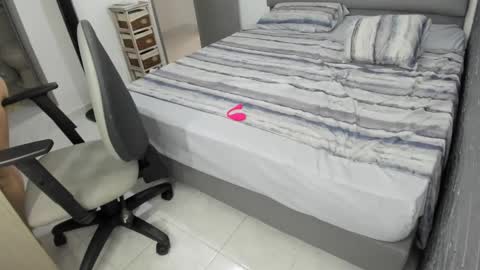 Snapshot of bellaprettty chatting on January 2025 10:11:02 PM Bella Angelycal online show from January 2025 10:11:02 PM