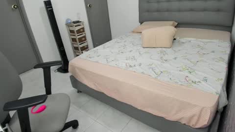 Snapshot of bellaprettty chatting on February 2025 03:24:02 PM Bella Angelycal online show from February 2025 03:24:02 PM