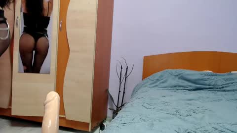 Snapshot of bellaqueen0701 chatting on February 2025 11:03:01 AM bellaqueen0701 online show from February 2025 11:03:01 AM