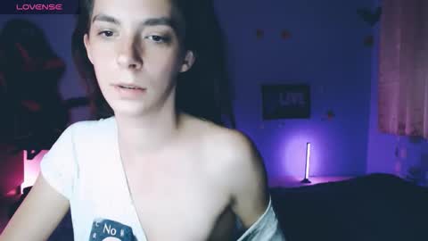 Snapshot of bellaqueen0701 chatting on November 2025 09:42:02 PM bellaqueen0701 online show from November 2025 09:42:02 PM