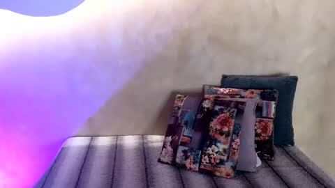 bellarooux online show from December 2025 12:11:02 PM