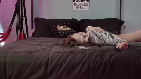 Snapshot of bellaskeykeeper chatting on February 2026 05:50:02 PM Bellaskeykeeper online show from February 2026 05:50:02 PM