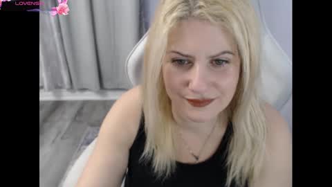 Snapshot of bellastar84 chatting on November 2025 12:22:02 PM Starr40 online show from November 2025 12:22:02 PM