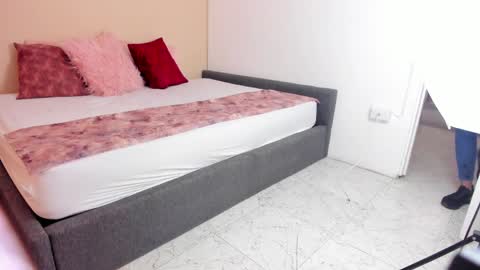 Bella Wild online show from April 2026 12:02:01 PM