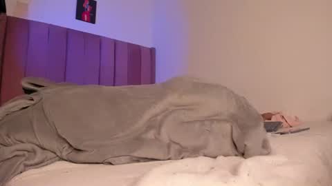 Bella online show from March 2025 11:22:01 PM