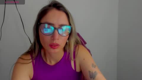 Bella T. online show from April 2026 06:02:01 PM