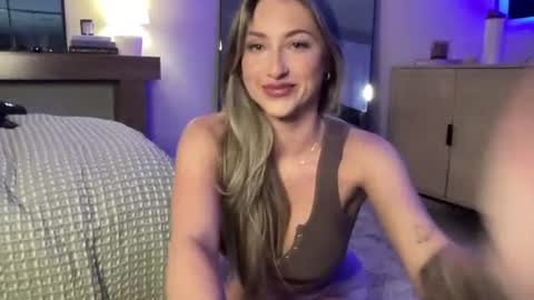Snapshot of bellaxxboo chatting on June 2026 04:50:01 AM Bella Rose online show from June 2026 04:50:01 AM