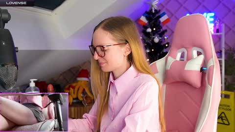 Snapshot of belle_alice chatting on December 2024 11:00:01 AM Alice online show from December 2024 11:00:01 AM