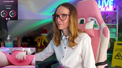 Snapshot of belle_alice chatting on February 2025 01:44:01 PM Alice online show from February 2025 01:44:01 PM