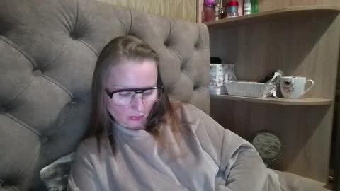 Amelia online show from October 2025 06:56:01 PM