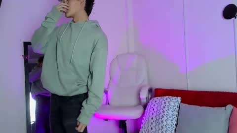 Neon online show from October 2025 11:17:01 AM