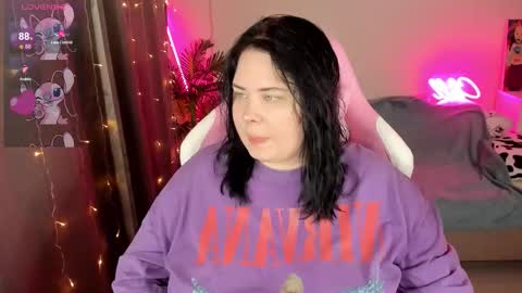 LinaBoo online show from November 2025 05:24:02 PM