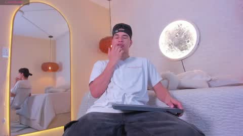 Snapshot of benjamin_more chatting on June 2026 02:45:02 AM BENJAMIN online show from June 2026 02:45:02 AM