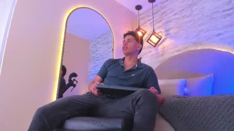 BENJAMIN online show from July 2026 02:07:02 AM