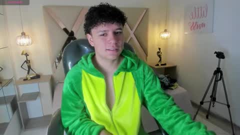 BENJAMIN online show from October 2025 08:07:02 PM