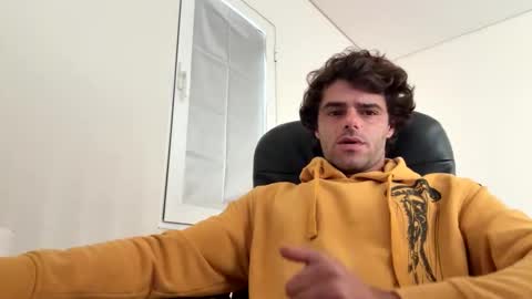 Snapshot of berltex chatting on November 2025 04:19:01 PM Berltex online show from November 2025 04:19:01 PM