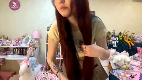 Eva  online show from April 2026 07:33:02 AM
