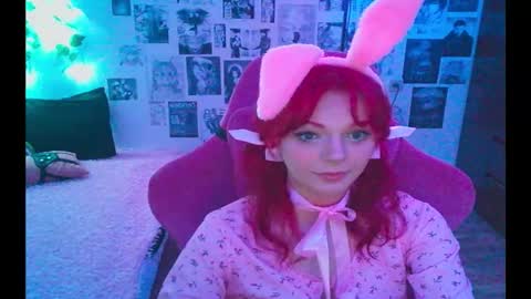 Snapshot of berriekitten chatting on October 2025 07:22:01 PM BerrieKitten online show from October 2025 07:22:01 PM