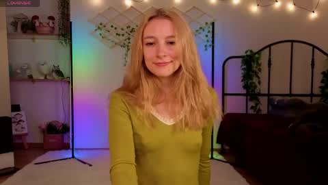 Snapshot of berrryjelly chatting on May 2026 05:27:02 AM Hi Im NikaComing back online on Monday 3 online show from May 2026 05:27:02 AM