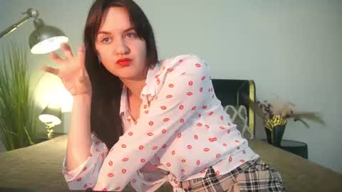Snapshot of berrydiva chatting on July 2026 04:19:01 AM Violette online show from July 2026 04:19:01 AM