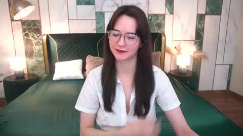 Snapshot of berrydiva chatting on July 2026 06:44:02 AM Violette online show from July 2026 06:44:02 AM