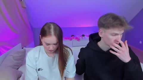 Snapshot of best_trip chatting on February 2025 08:03:02 PM Danny and Kira online show from February 2025 08:03:02 PM