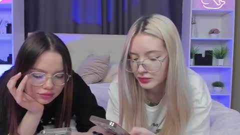 Snapshot of best_trip chatting on February 2025 05:46:02 PM Danny and Kira online show from February 2025 05:46:02 PM