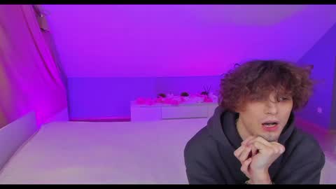 Snapshot of best_trip chatting on March 2025 08:08:01 AM Danny and Kira online show from March 2025 08:08:01 AM