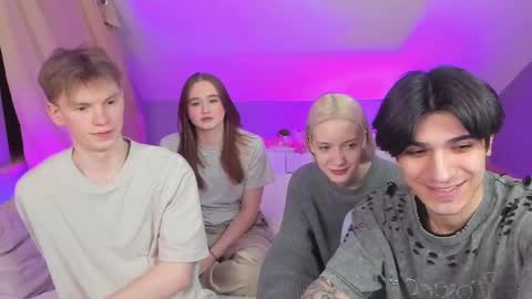 Snapshot of best_trip chatting on March 2025 02:51:02 PM Danny and Kira online show from March 2025 02:51:02 PM