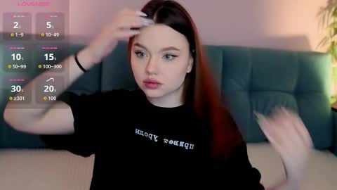 Snapshot of best_trip chatting on September 2025 08:25:01 AM Danny and Kira online show from September 2025 08:25:01 AM