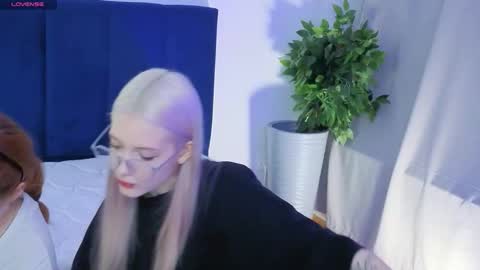 Snapshot of best_trip chatting on September 2025 02:53:01 PM Danny and Kira online show from September 2025 02:53:01 PM