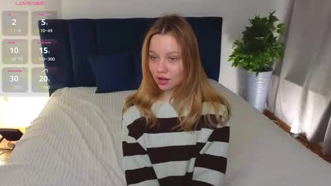 Snapshot of best_trip chatting on October 2025 08:13:01 AM Danny and Kira online show from October 2025 08:13:01 AM