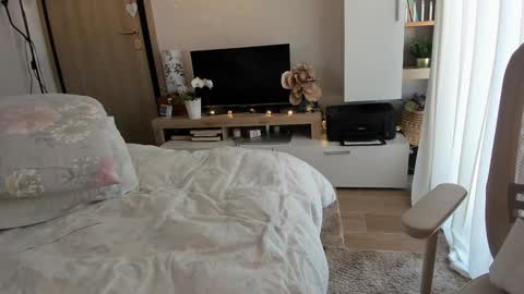 Vicky   online show from March 2025 11:58:02 AM