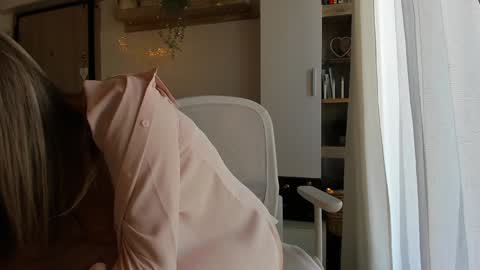 Vicky   online show from October 2025 06:56:01 AM