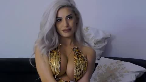 Snapshot of bethierusse chatting on December 2025 05:24:01 AM bethierusse online show from December 2025 05:24:01 AM