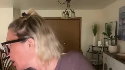 Snapshot of betterconvobesttime chatting on November 2025 02:22:01 AM Best Time and Even better Convo online show from November 2025 02:22:01 AM