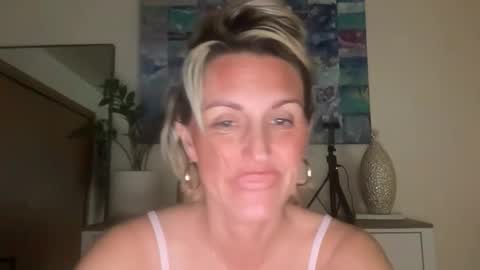 Snapshot of betterconvobesttime chatting on November 2025 12:43:02 AM Best Time and Even better Convo online show from November 2025 12:43:02 AM