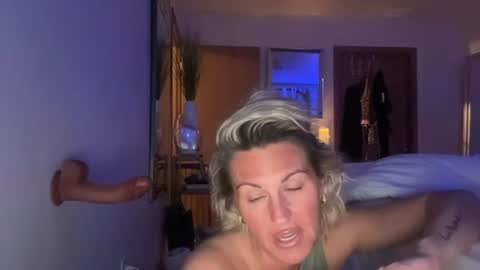 Snapshot of betterconvobesttime chatting on December 2025 12:27:01 AM Best Time and Even better Convo online show from December 2025 12:27:01 AM