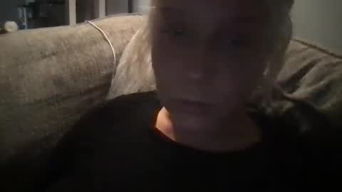 Snapshot of betteroffdeadduh chatting on September 2025 01:40:01 AM that one bitch3 online show from September 2025 01:40:01 AM