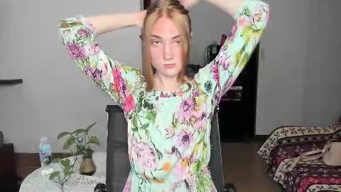 Snapshot of betty_witchy chatting on June 2026 04:17:01 AM Dory make me happier online show from June 2026 04:17:01 AM
