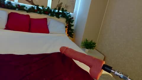 Betty online show from December 2025 08:35:01 PM